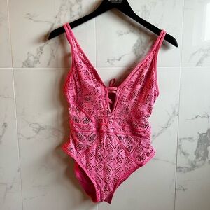 BECCA BY REBECCA VIRTUE
Show & Tell Plunge One Piece Swimsuit pink glow size LG